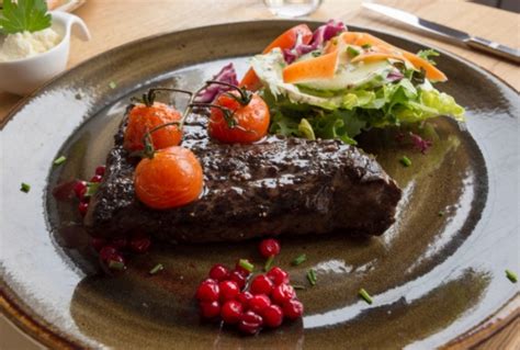 Un orrore e una delizia: di cosa sa la carne di balena.